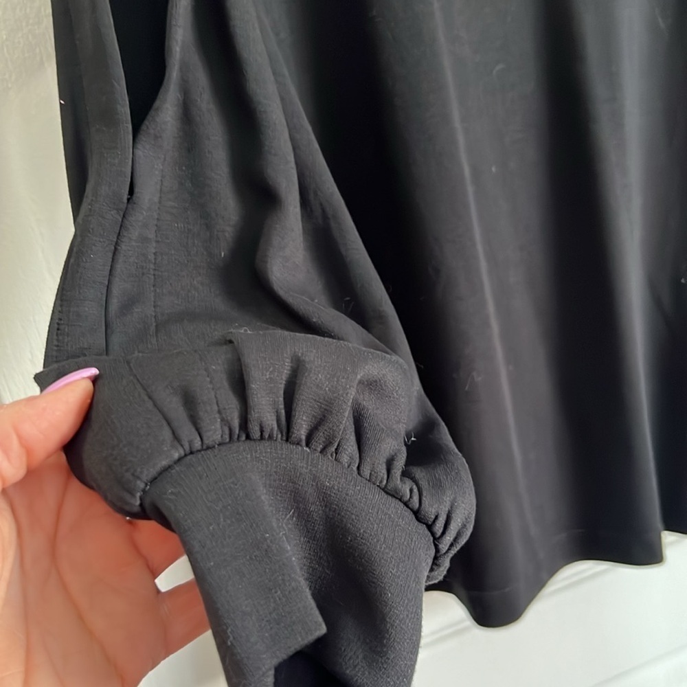 Loft black cold shoulder and open sleeves top - size medium - Picture 3 of 8